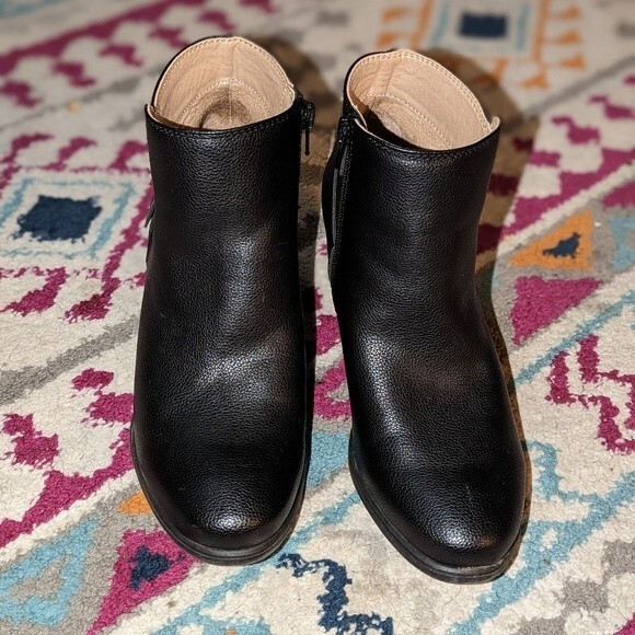 SOUL Naturalizer Women's Size 8 Calm Black Faux Leather Stacked Heel Ankle Boots - Picture 2 of 7